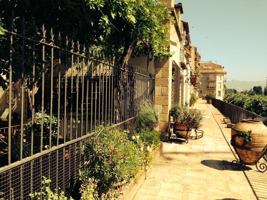 Lo Palauet De La Muralla Balaguer Phòng bức ảnh